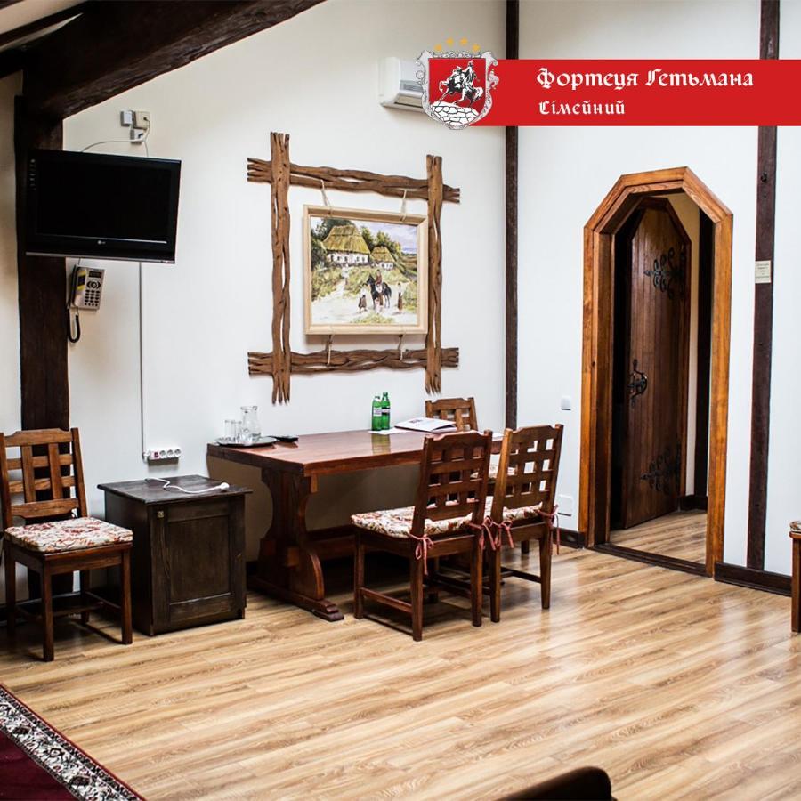 Hotel Fortetsya Hetmana Hatne Exteriér fotografie