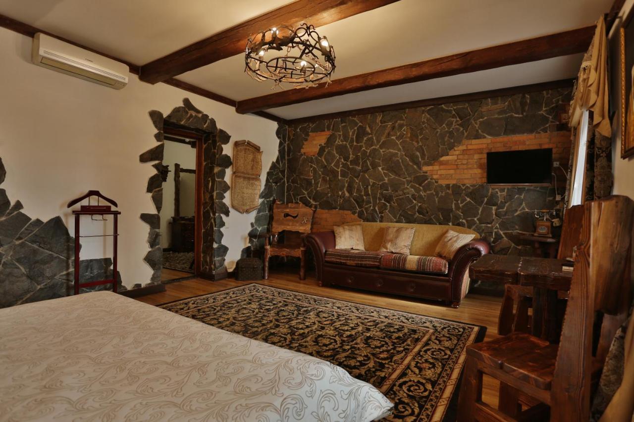 Hotel Fortetsya Hetmana Hatne Exteriér fotografie