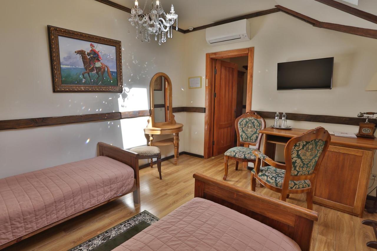 Hotel Fortetsya Hetmana Hatne Exteriér fotografie