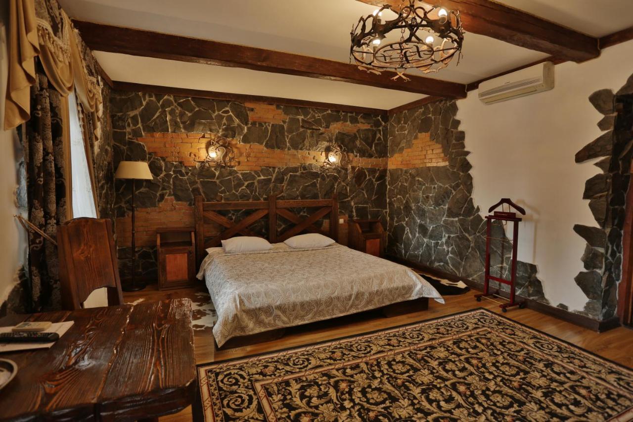 Hotel Fortetsya Hetmana Hatne Exteriér fotografie